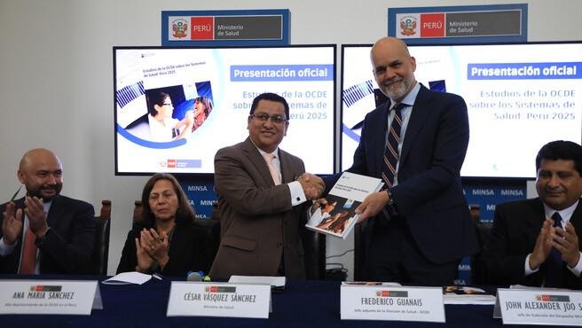 OCDE entrega al Perú informe sobre sistemas de salud: ministro César Vásquez reafirma compromiso con estándares internacionales